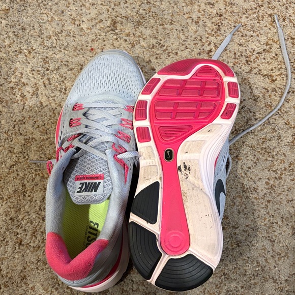 Nike women’s lunarglide4 size 8 athletic shoes in excellent condition - Picture 5 of 5